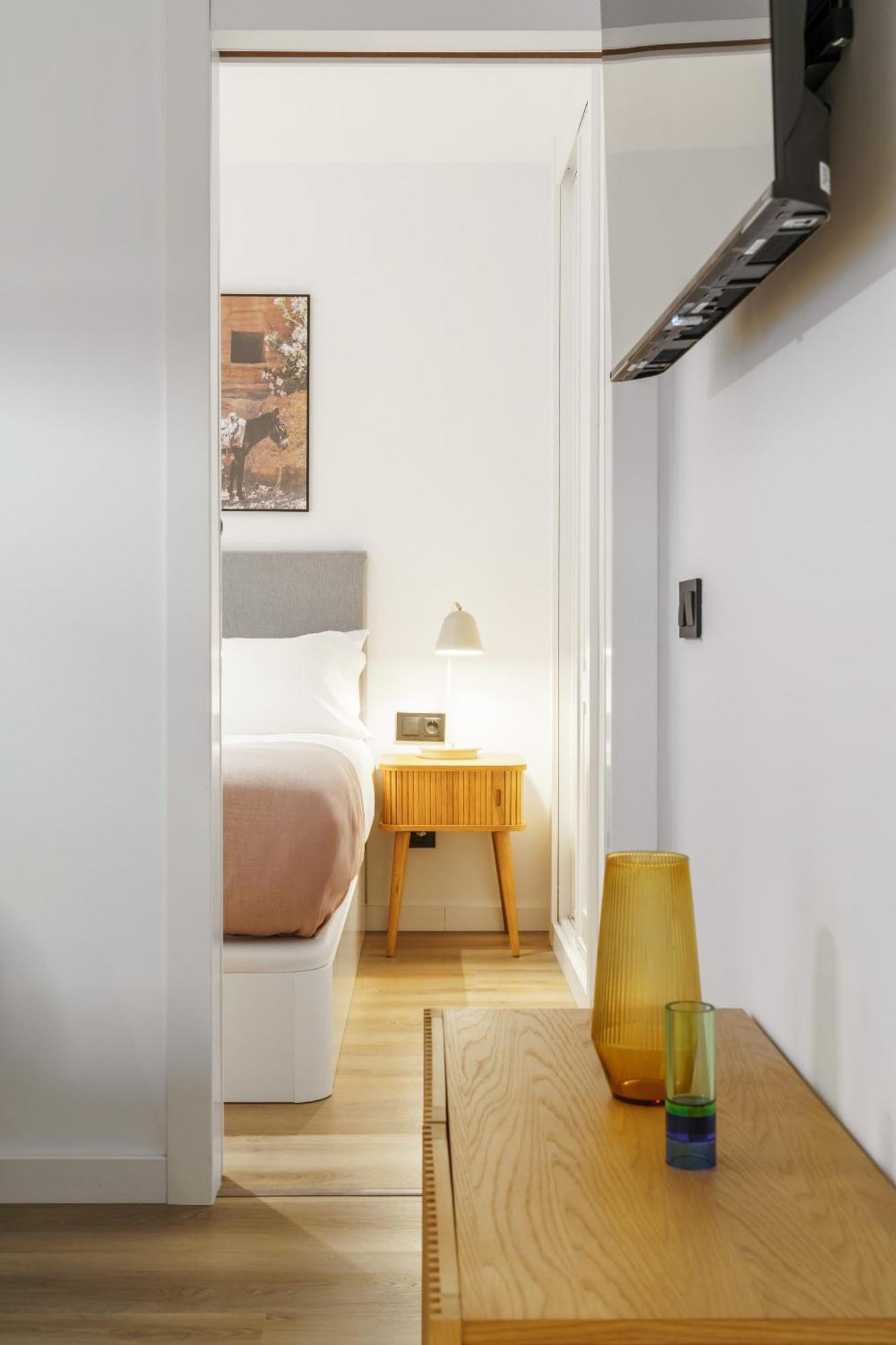 Limehome Malaga Calle Victoria Habitación foto