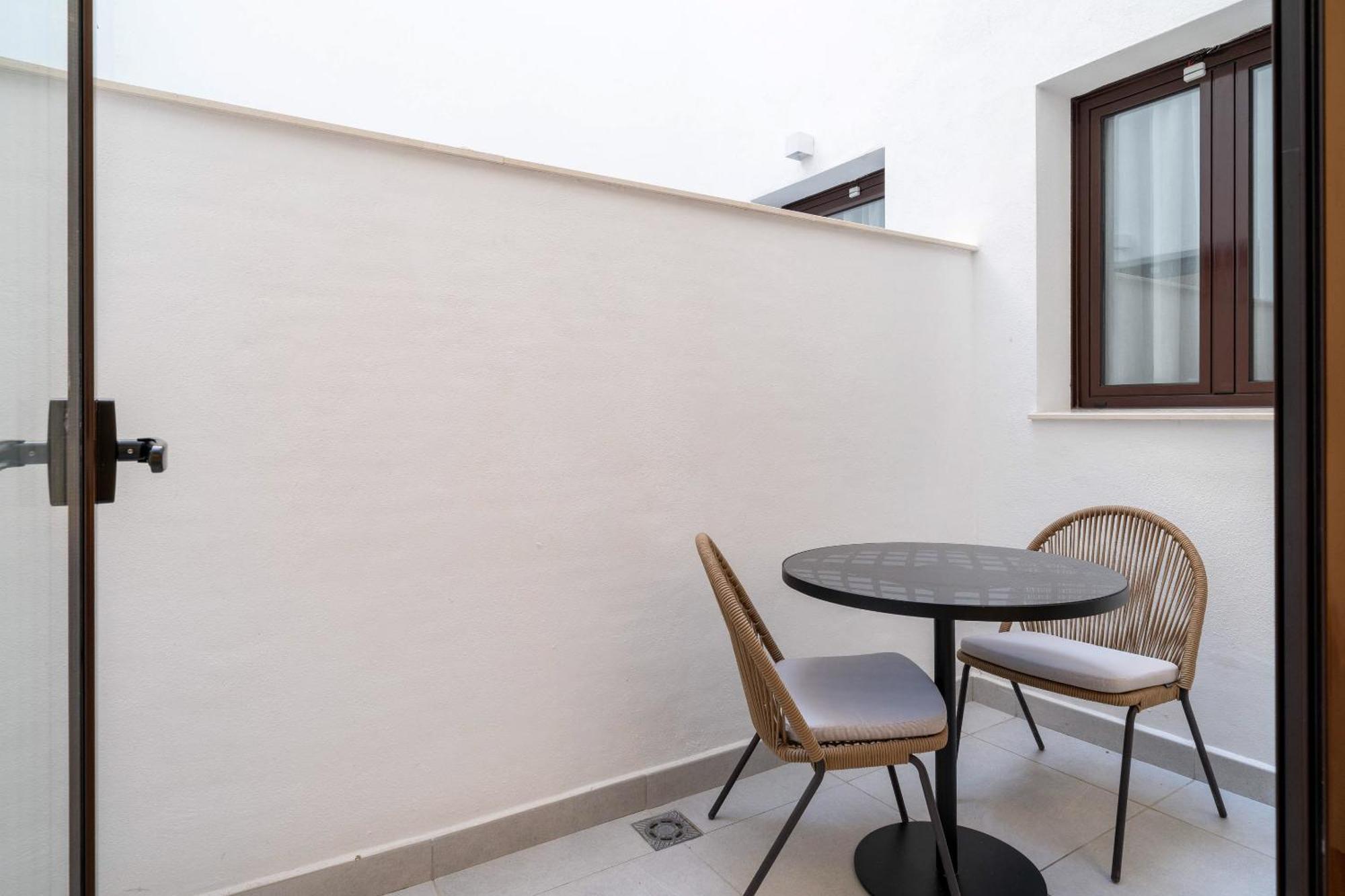 Limehome Malaga Calle Victoria Habitación foto