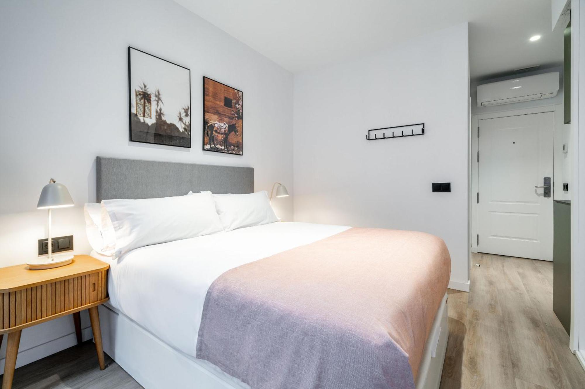 Limehome Malaga Calle Victoria Habitación foto