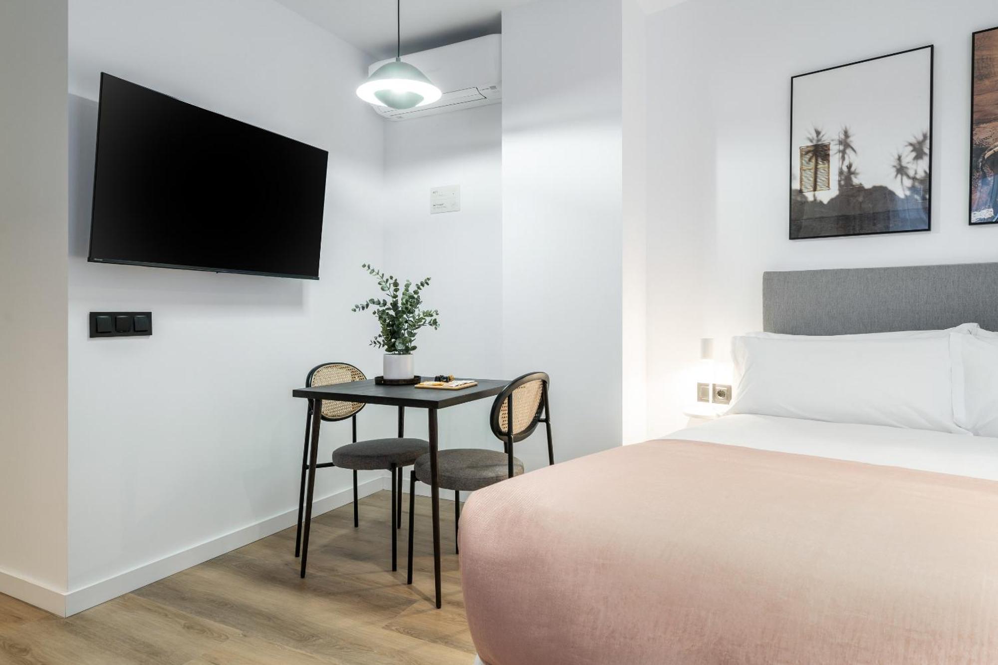 Limehome Malaga Calle Victoria Habitación foto
