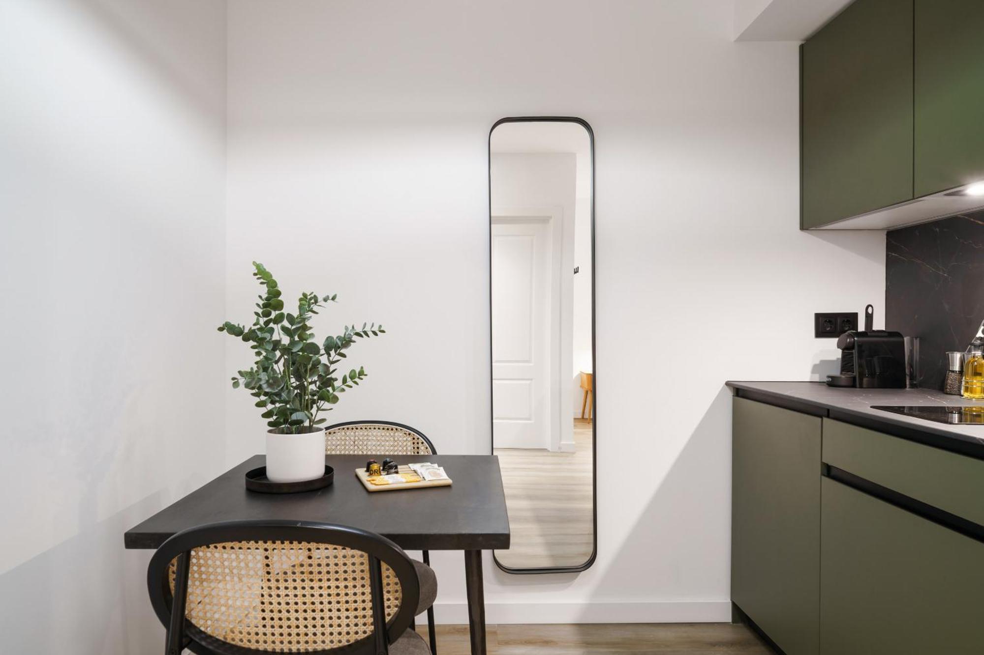 Limehome Malaga Calle Victoria Habitación foto